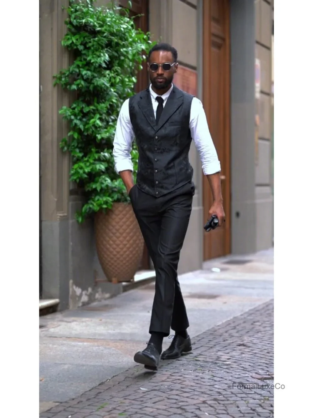 Men's Paisley Jacquard Vest Notched Lapel Slim Fit Sleeveless Formal Waistcoat